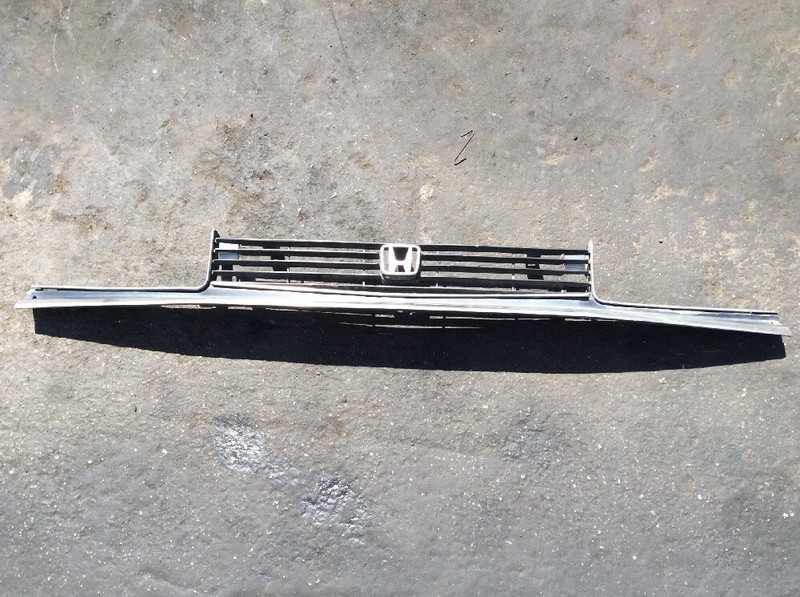 82 83 1982 1983 Accord Front Grille Assembly With The Mouldings Used OEM
