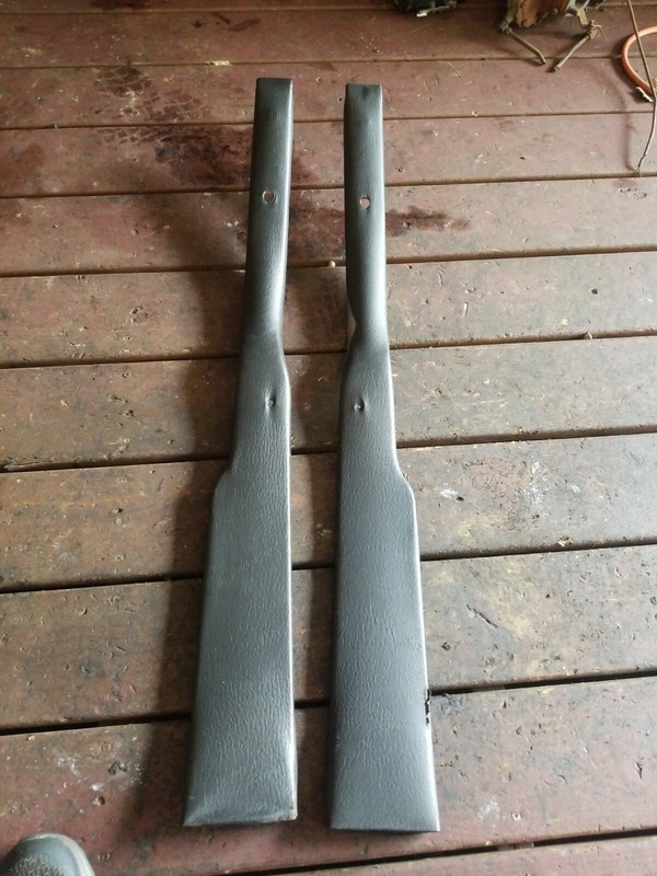 1969 MERCEDES-BENZW114 250 INTERIORSIDE PILLAR TRIM PAIR L + R SIDE