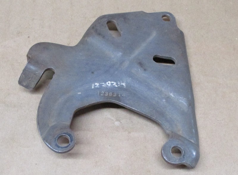 1971-1972 BUICK SKYLARK GS RIVIERA 350 455 POWER STEERING PUMP BRACKET 1238314