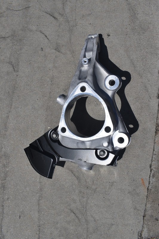 2016-24 CAMARO LH DRIVER SIDE SPINDLE STEERING KNUCKLE 84169866 USED OEM