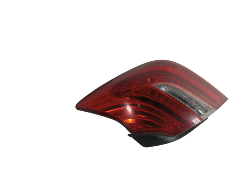 2012-2014 Hyundai Genesis Right Rear Tail Light Quarter Panel Mounted OEM 14325