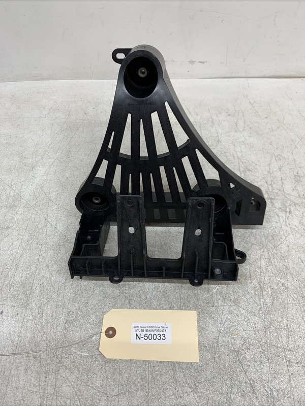 17-23 TESLA MODEL 3 A/C COMPRESSOR PUMP MOUNTING BRACKET 1667014-00-B 50033 M20
