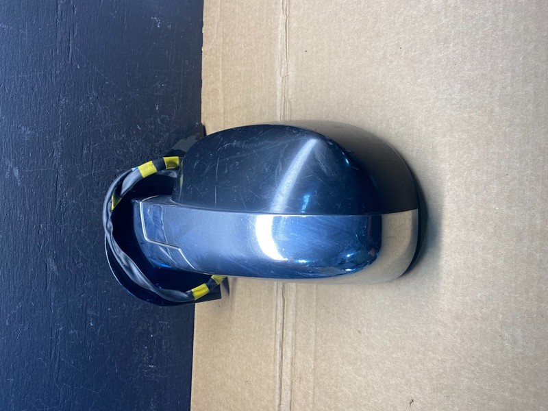 2007 - 2014 Cadillac Escalade LeftDriver Door Mirror Turn Signal AD2996 DG