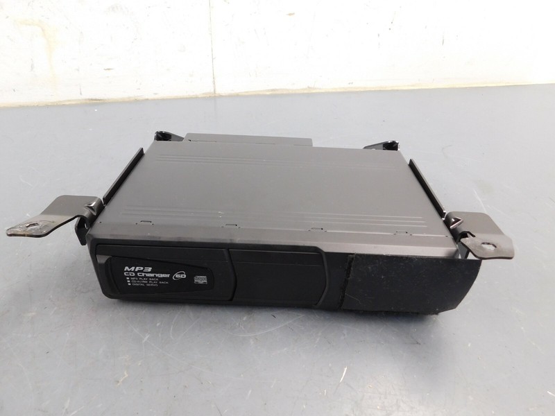 2014 12 - 18 Aston Martin V12 Vanquish CD / DVD Changer #1697 L5