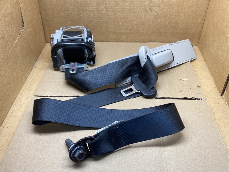 2016-2019 Nissan Versa Front Left Driver Side Seat Belt Seatbelt Retractor