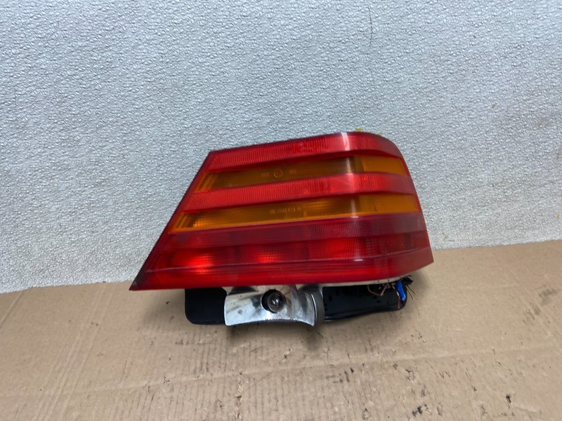 1992-1994 Mercedes W140 S600SEL S600 Right Passenger RH Tail light OEM Y0148 DG