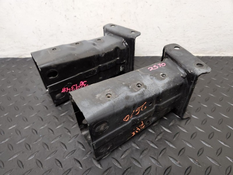 08-13 Mercedes S-Class Front Bumper Reinforcement Brackets Pair OEM 2216203186