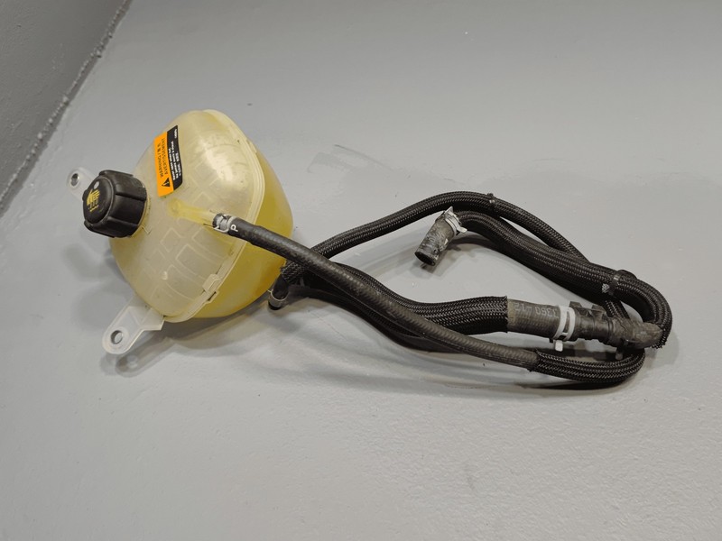 2021 Nissan Rogue 2.5L Radiator Coolant Expansion Reservoir Tank W/ Hose OEM