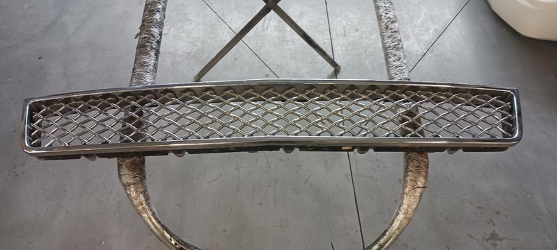 08-'14 CHEVROLET SUBURBAN 1500 lower Grille chrome OEM Grade A!