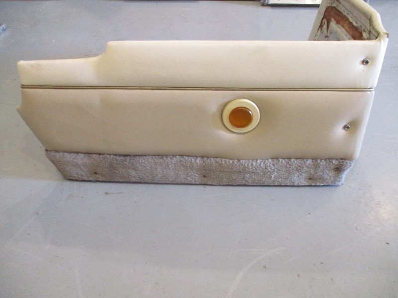 1995 Lund Tyee 1850 Grand Sport Sterndrive STBD Side Walkthough Cushion Panel