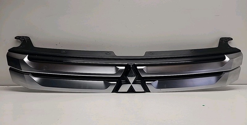 7450A959 | 2014 2015 MITSUBISHI OUTLANDER UPPERGRILLE OEM BLACK CHROME