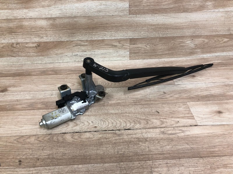 LAND ROVER LR3 OEM REAR WINDSHIELD WIPER WITH MOTOR 2005-2009