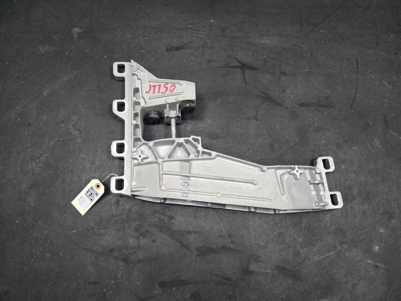 Transmission Mount Bracket 2018 Range Rover Velar GX73-5060-BC 2019 2020