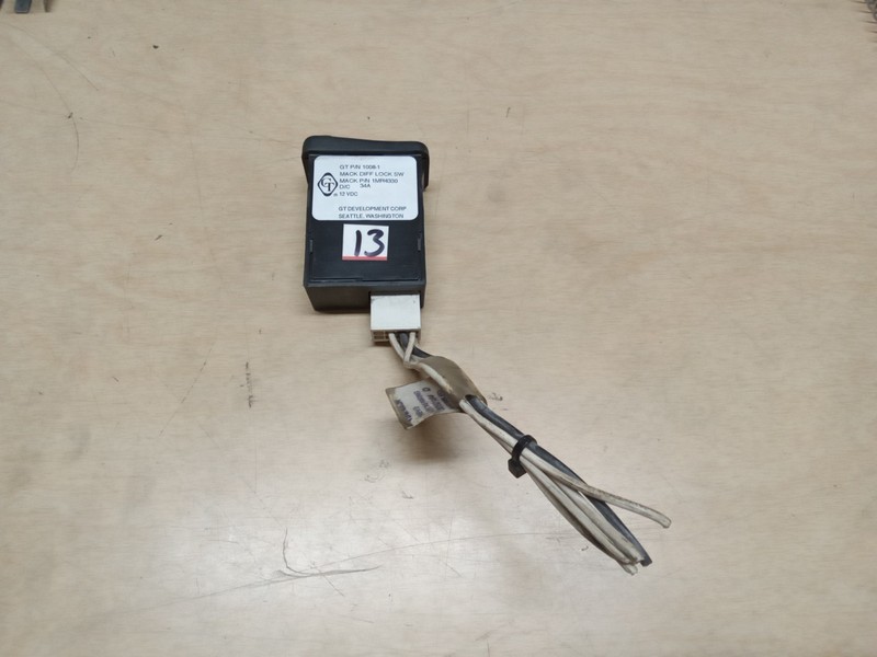 Mack 1MR4330 Differential Switch With Connector 41MR46B2M