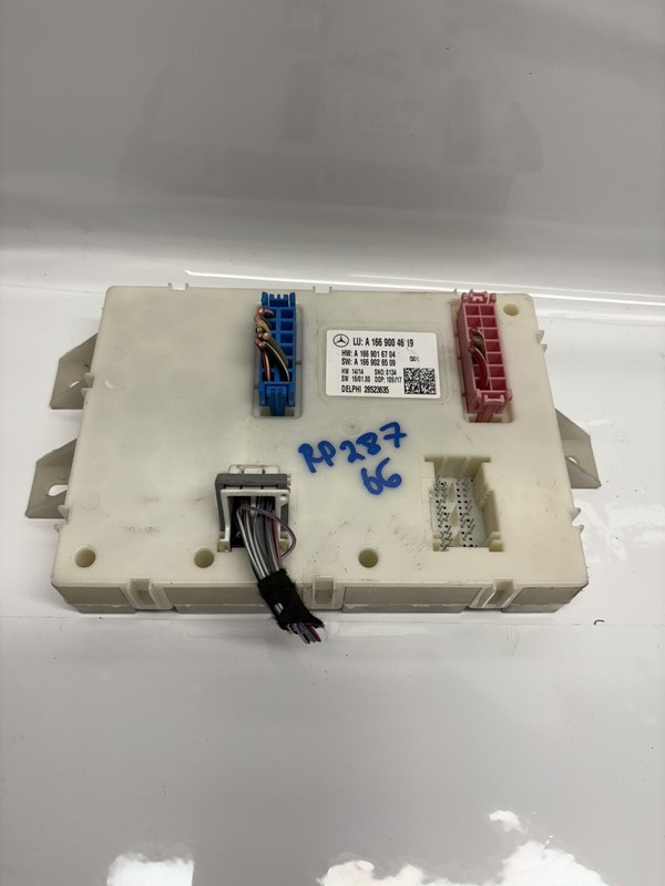 2013 - 2016 MERCEDES GL450 X166 REAR SAM SIGNAL CONTROL MODULE OEM A1669003912