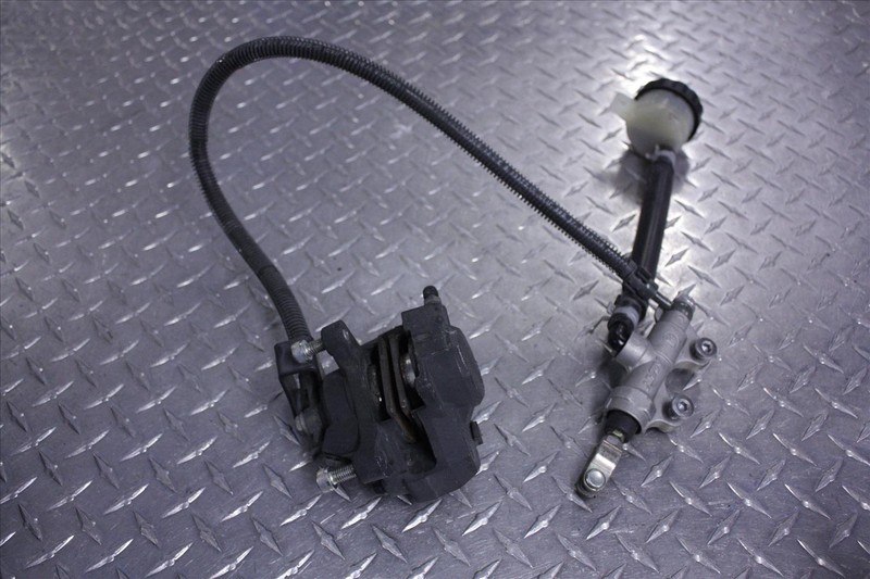 2002 KAWASAKI ZX 750 P REAR BRAKE CALIPER MASTER CYLINDER RESERVOIR ZX750P 02