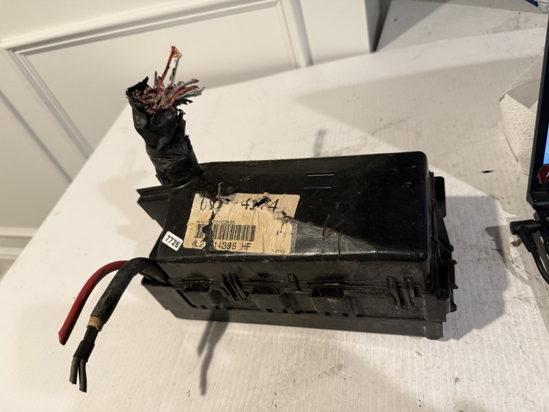 2004 Ford Explorer Fuse Box OEM 4L2T14398HF