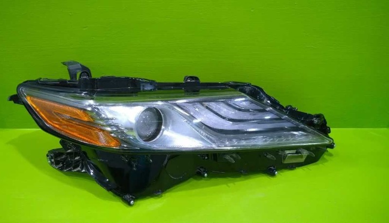 18 19 20 TOYOTA CAMRY XSE PASSENGER RIGHT HEADLIGHT LAMP W/BLACK TRIM 2436-199