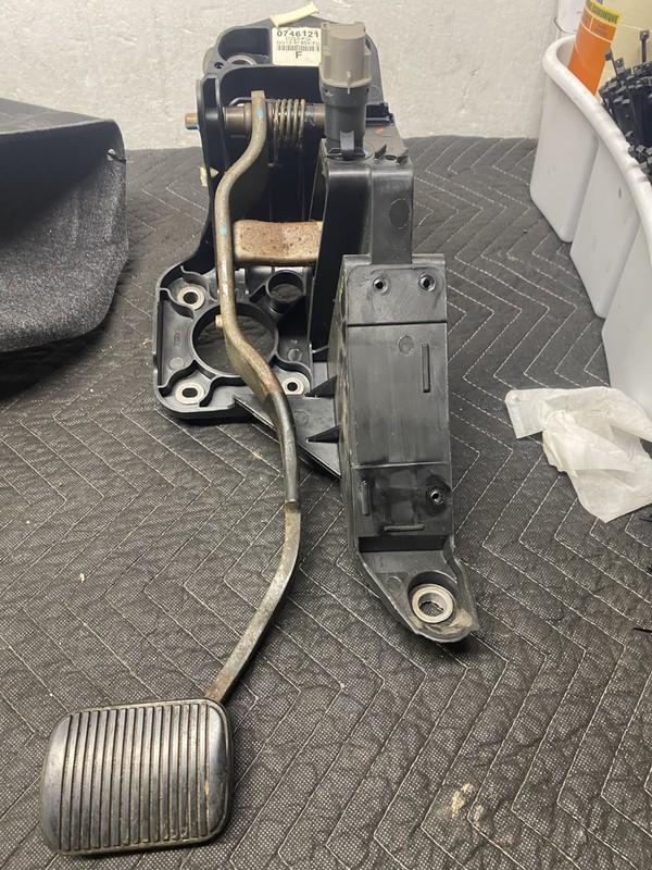 2014 FORD TAURUS LIMITED BRAKE ASSEMBLY OEM DG13-9F856-FC