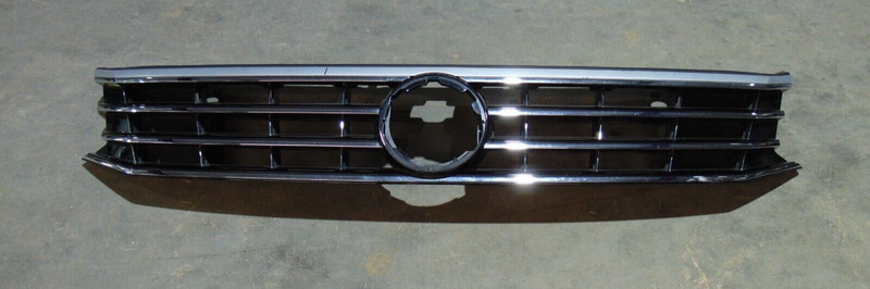 2016 16 17 19 VOLKSWAGEN PASSAT FRONT GRILLE UPPER CENTER OEM Genuine