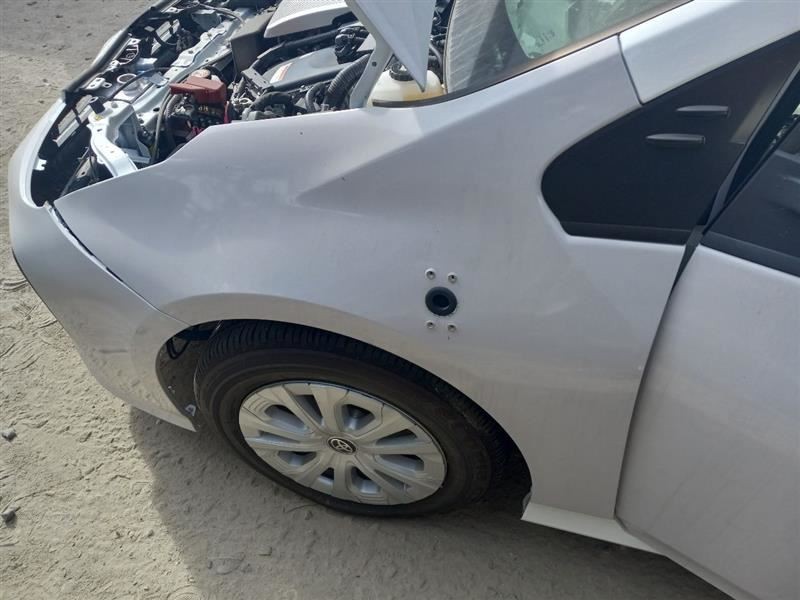16 17 18 19 20 TOYOTA PRIUS L DRIVER LEFT FENDER WHT-040 HOLES FROM SENSORS