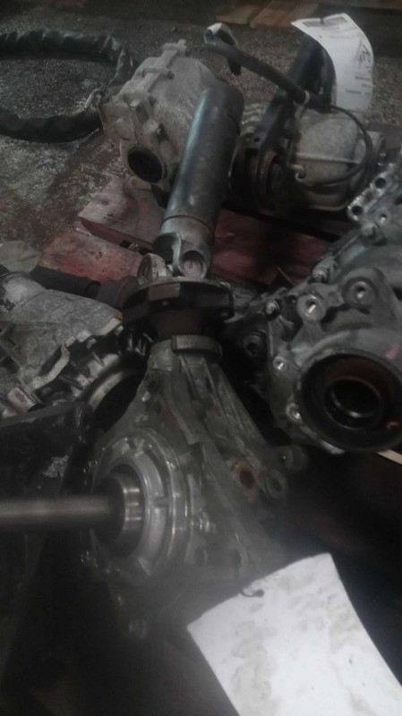 2011 Nissan Rogue Transfer Case Assembly OEM 33100JG200 149k Miles