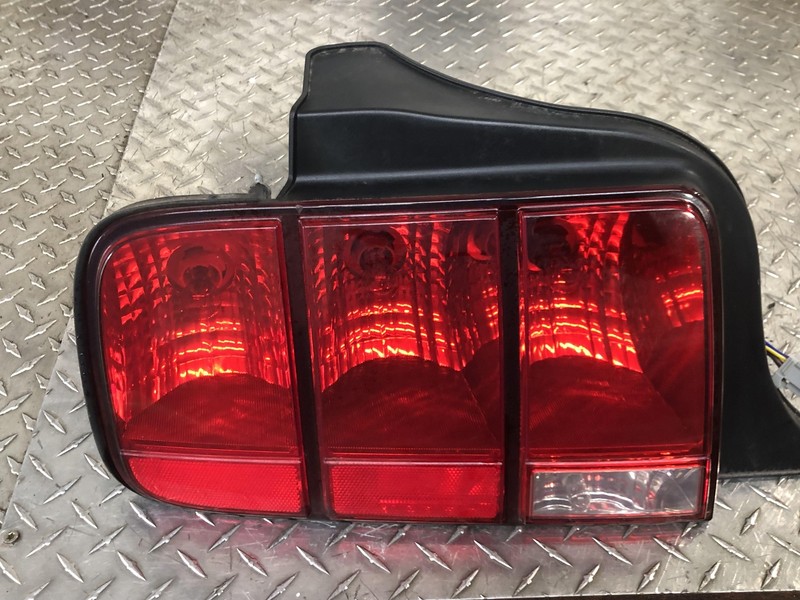 2005-2009 Ford Mustang Rear Driver Left Tail Light Tail Lamp Oem