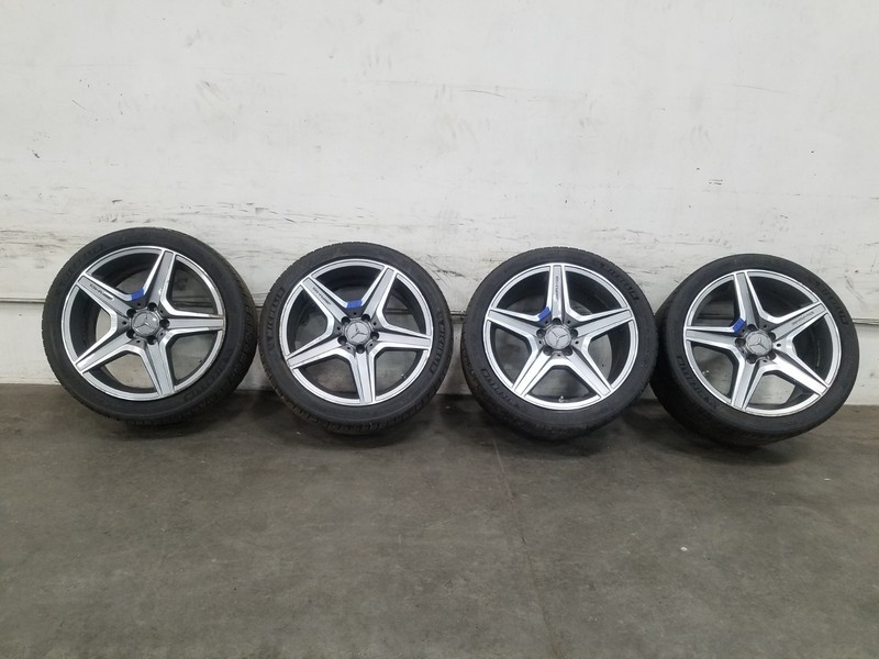 2009 Mercedes AMG C 63 18" Wheel / Tire Set - * #4942 KK4
