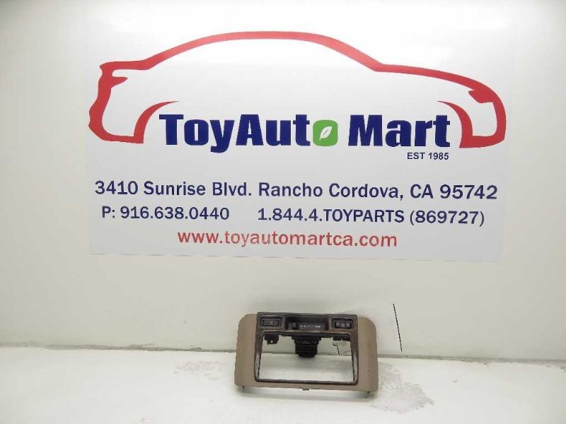 00 01 02 03 04 TOYOTA SIENNA XLE DASH RADIO BEZEL ASSEMBLY
