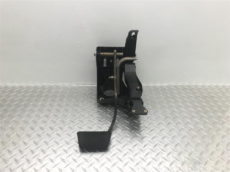 2007 CHRYSLER PACIFICA BRAKE PEDAL ASSEMBLY OEM