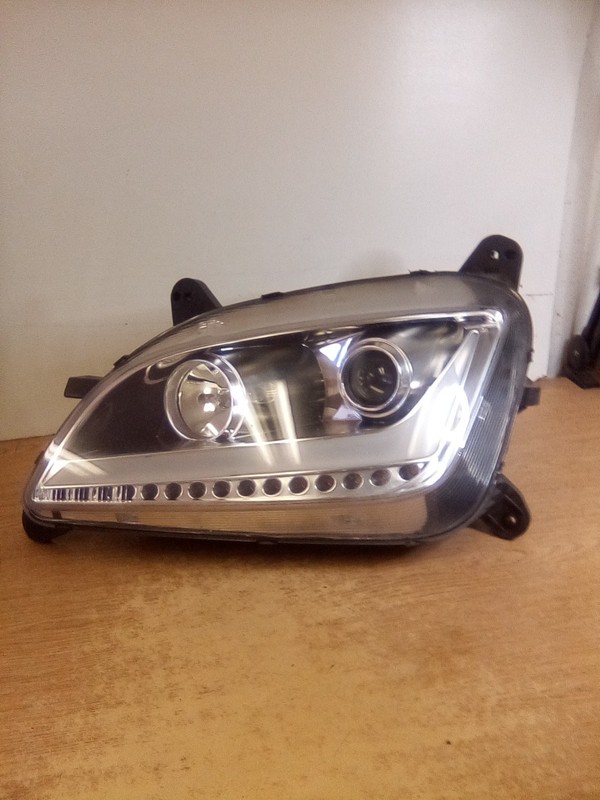 Peterbilt 579 PB005-BOWPR-US0181 Left/Driver Headlamp