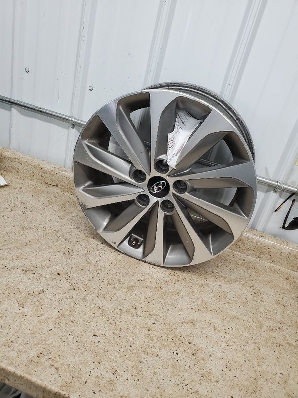 Wheel 17x7 Exposed Lug Nuts 10 Spoke Alloy Directional Fits 15-17 SONATA 301668