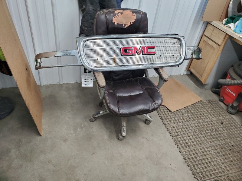 Grille Excluding Denali Fits 00-06 YUKON 308849