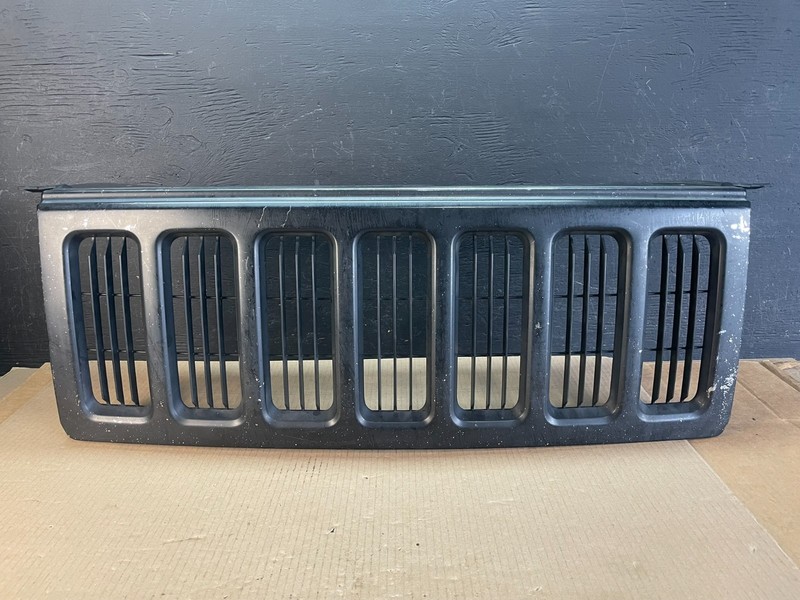 2006 to 2010 Jeep Commander Front Upper Grill Grille OEM AE3435 DG
