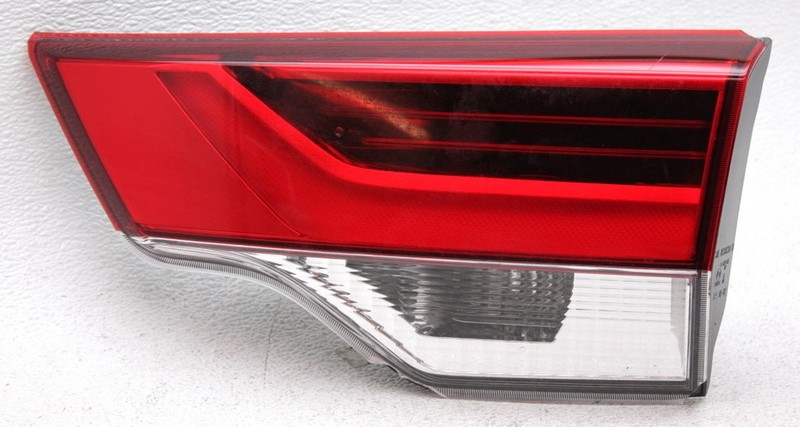 OEM Toyota Highlander Inner Right LED Tail Lamp 81580-0E120 - Lens Chipped