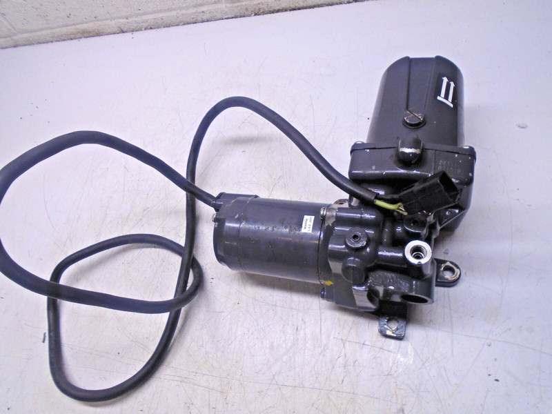 U2 OMC COBRA TILT / TRIM PUMP 912018983942