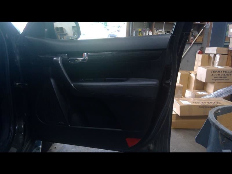 2012 SORENTO Passenger Right Front Door Trim Panel 1418910