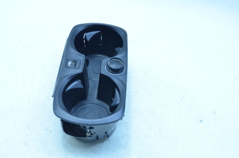 22-24 BMW i4 GRAN COUPE G26 CONSOLE DUAL CUPHOLDER CUP HOLDER W/ USB PORT OEM