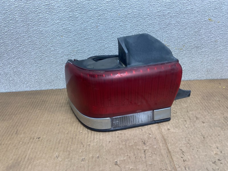 1990 to 1993 Lincoln Continental Left Driver LH Side Tail Light AA6700 DG
