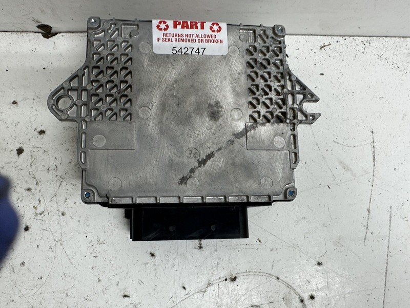 2017-2018 Nissan Titan 5.6L Valve Control Module Vcm Vcu Oem