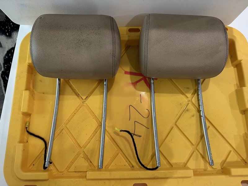 2007-2012 Mercedes X164 GL550 GL450 Front Seat Left or Right Headrest Head Rest