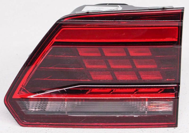 OEM VW Atlas (3.6L, SEL) Right Side LED Tail Lamp 3CN-945-308-A (Lens Crack)