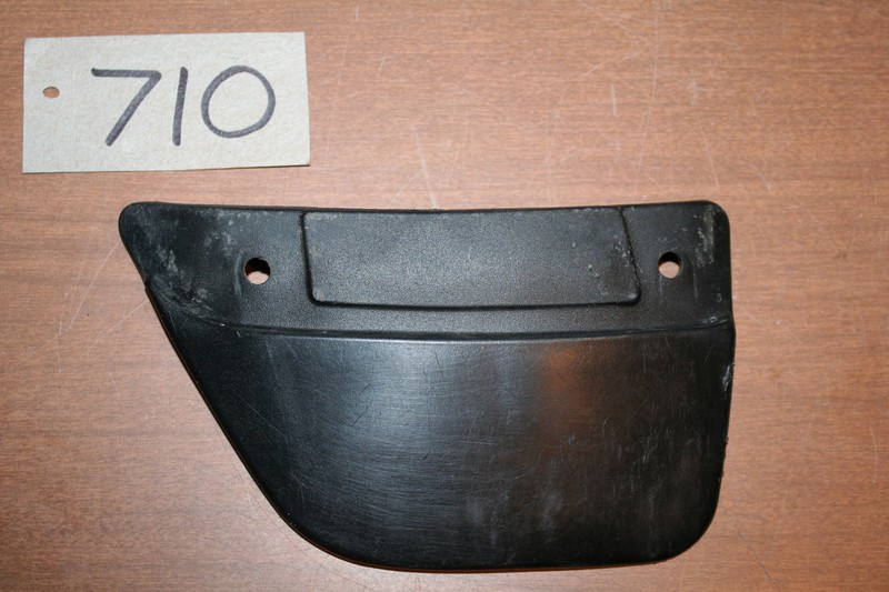 1983 Yamaha YTM 200K Rear Fender Splash Guard Small Right OEM 83
