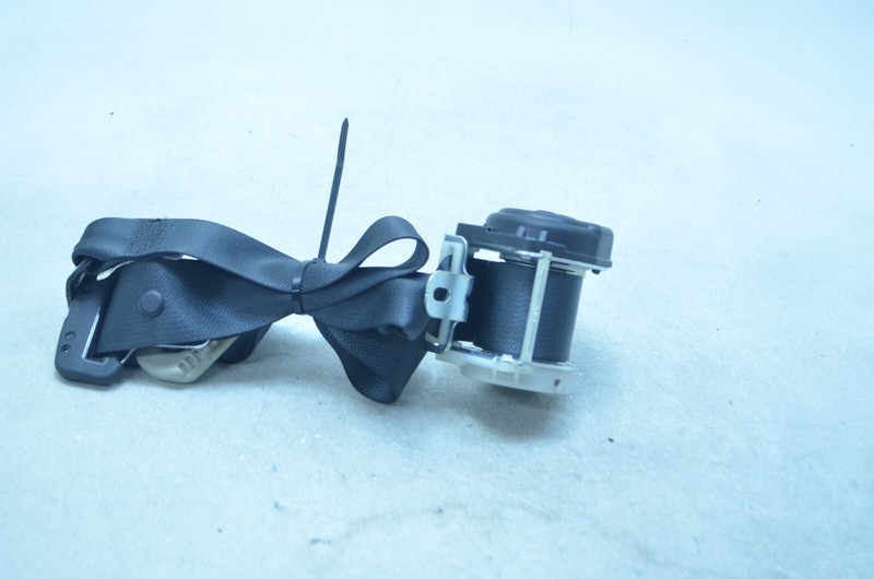 16-19 NISSAN VERSA NOTE REAR RIGHT PASSENGER SIDE SEAT BELT RETRACTOR OEM
