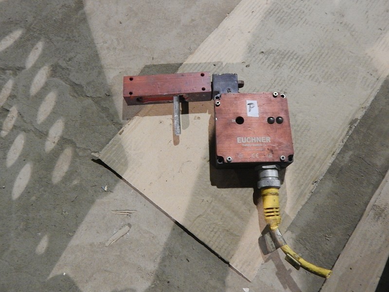 Euchner TZ1LE024BHA C1808 Safety Switch "P" w/ Tool Holder 057-0770