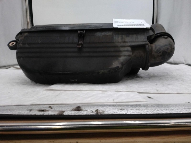 2000 Subaru Legacy Air Cleaner Assembly OEM Green 2.5L 158K Miles