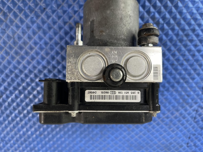 2009-2010 Subaru WRX ABS Pump Assembly Vehicle Dynamic Control MT 0265951130