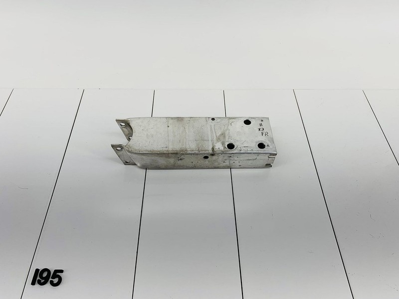 11-17 BMW X3 F25 FRONT RIGHT PASSENGER SIDE BUMPER REINFORCEMENT BRACKET OEM
