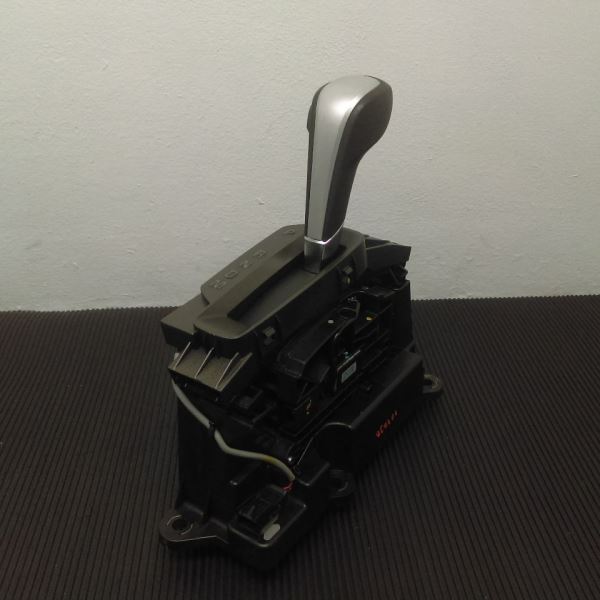 2011 Chevrolet Equinox Automatic Transmission Shifter Black/Silver OEM