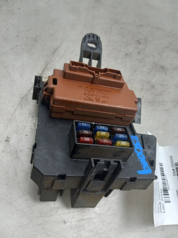 00 TOYOTA TACOMA PRERUNNER 2.7L CABIN FUSE BOX